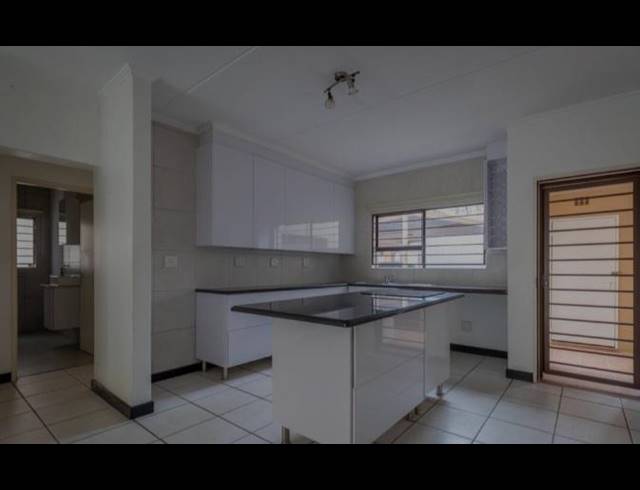 2 BEDROOM APARTMENT FOR SALE IN SUNNINGHILL